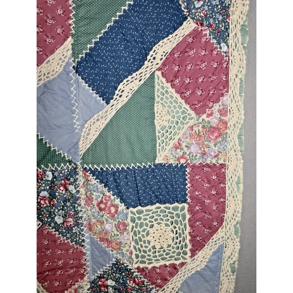 VTG-Style Scrappy Patchwork Quilt Crochet Floral Grannycore Lap Cottage 54x45